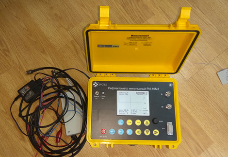 Импульсный рефлектометр в транспортировочном кейсе